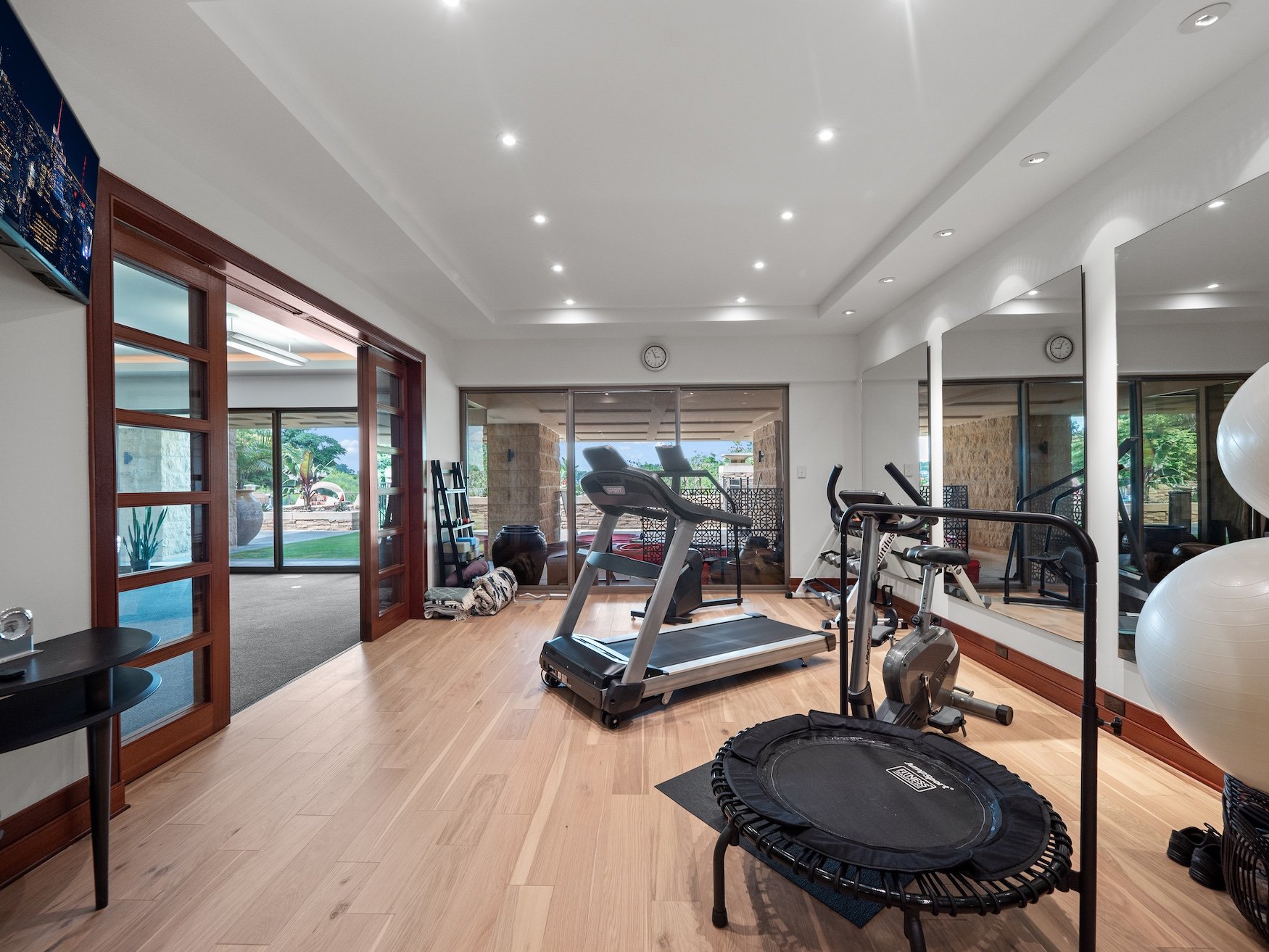 1753277173_476_999-Million-Cass-Lake-Contemporary-Retreat-Designed-by-Architect-Lou.jpg