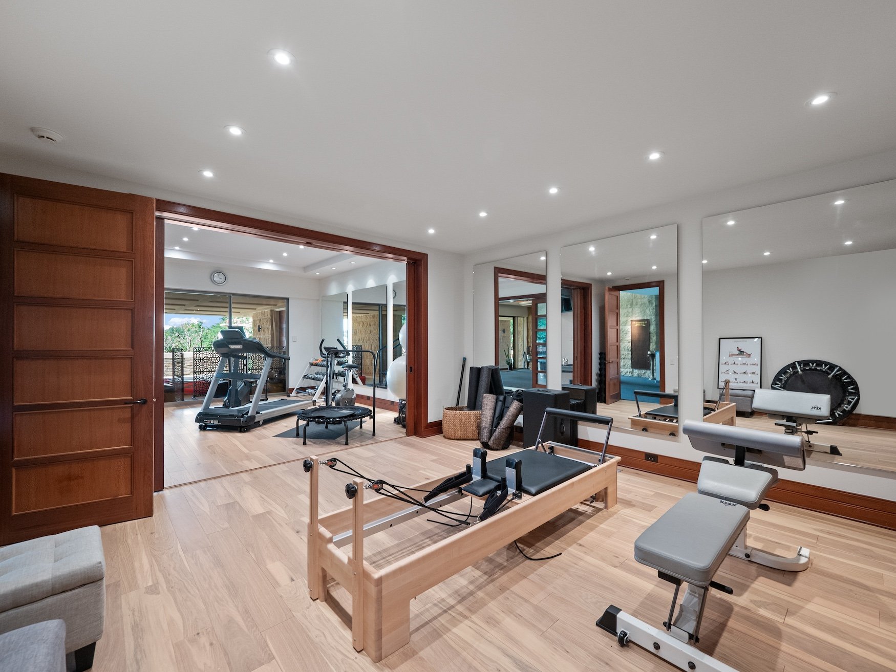 1753277174_898_999-Million-Cass-Lake-Contemporary-Retreat-Designed-by-Architect-Lou.jpg