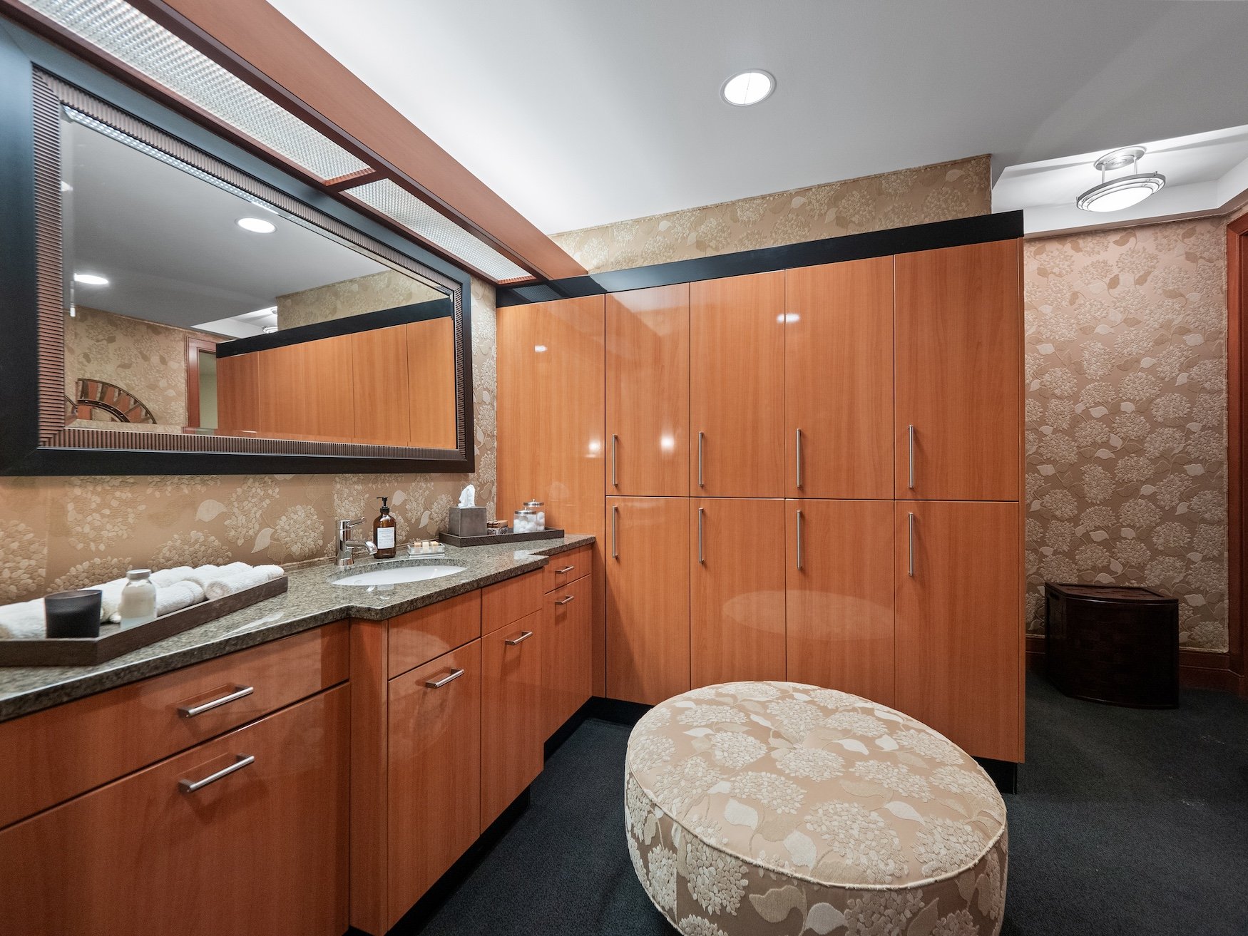 1753277177_304_999-Million-Cass-Lake-Contemporary-Retreat-Designed-by-Architect-Lou.jpg