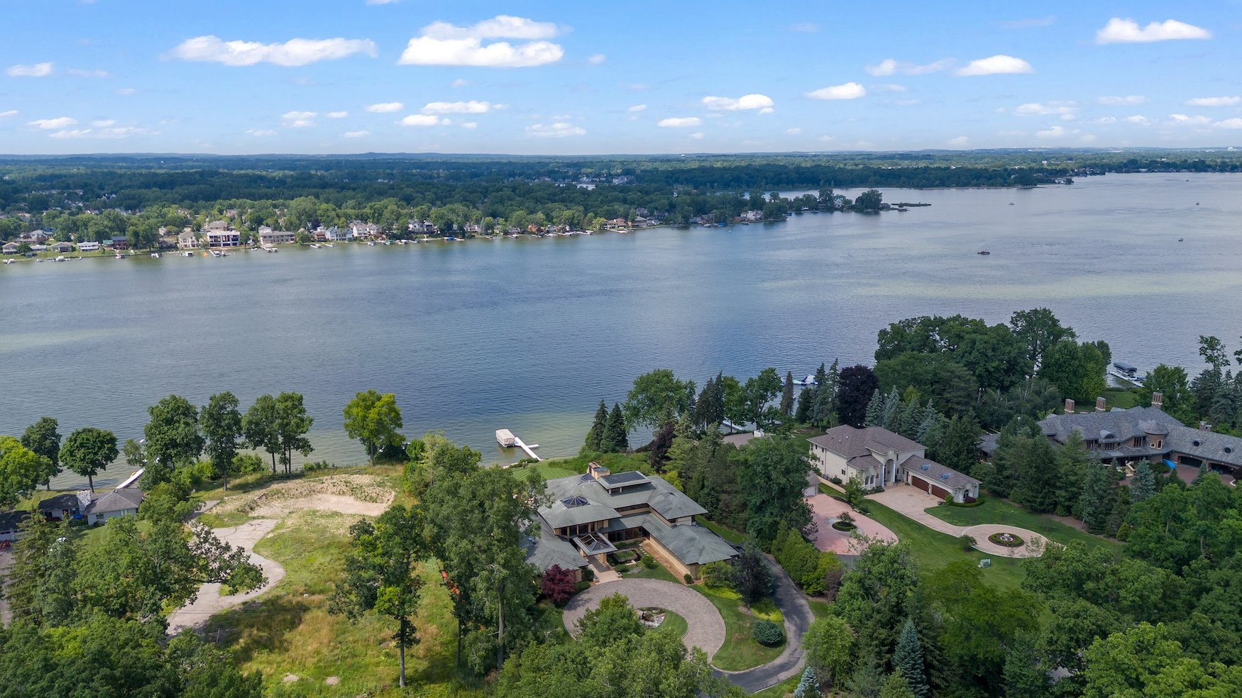 1753277179_699_999-Million-Cass-Lake-Contemporary-Retreat-Designed-by-Architect-Lou.jpg