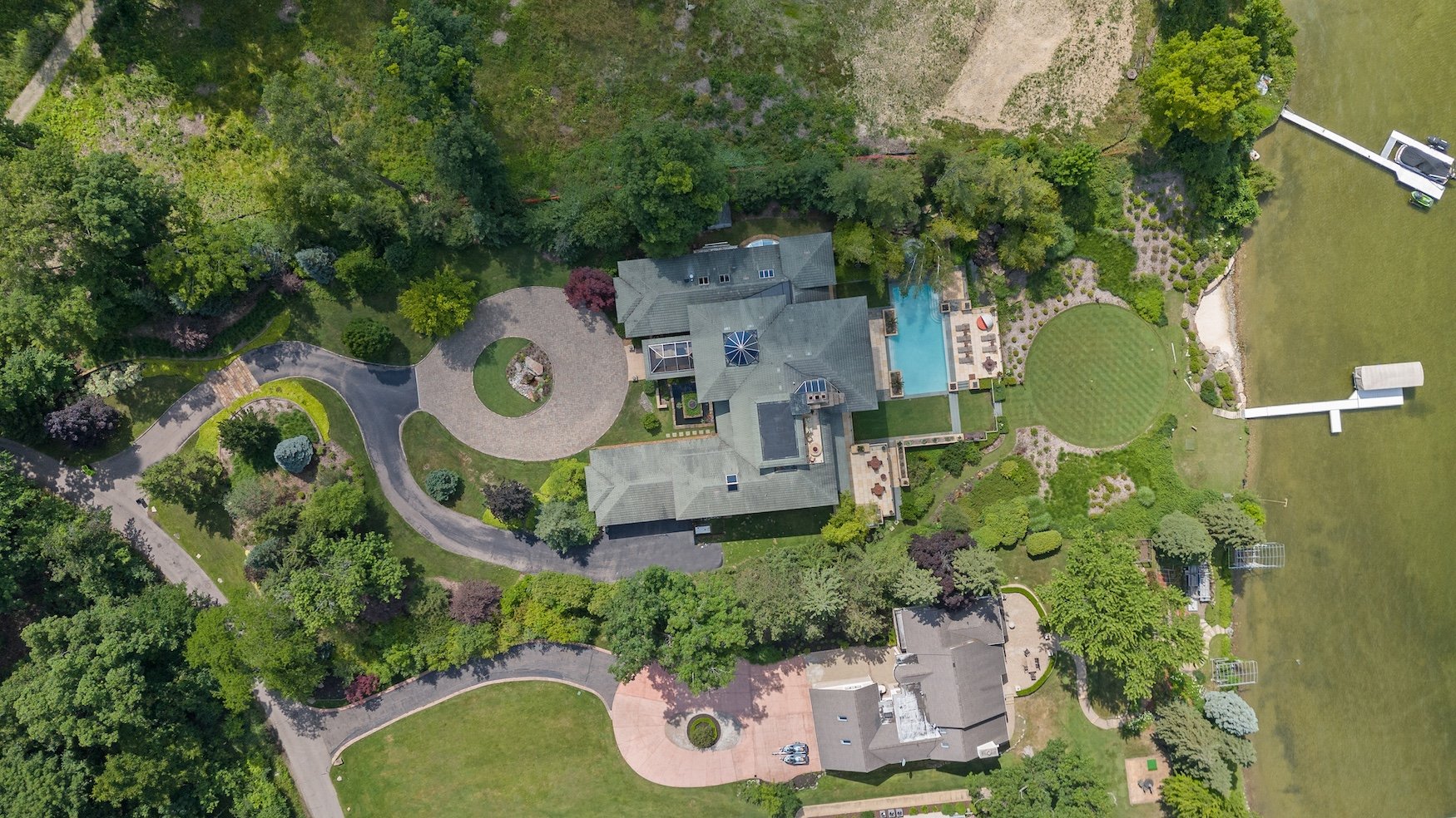 1753277180_881_999-Million-Cass-Lake-Contemporary-Retreat-Designed-by-Architect-Lou.jpg