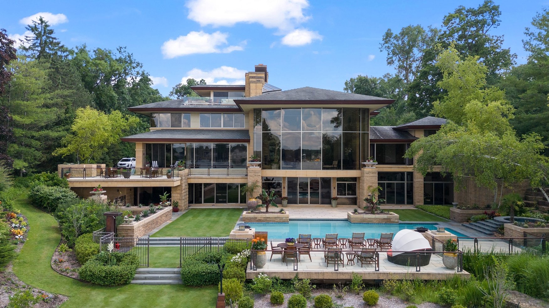 1753277187_203_999-Million-Cass-Lake-Contemporary-Retreat-Designed-by-Architect-Lou.jpg