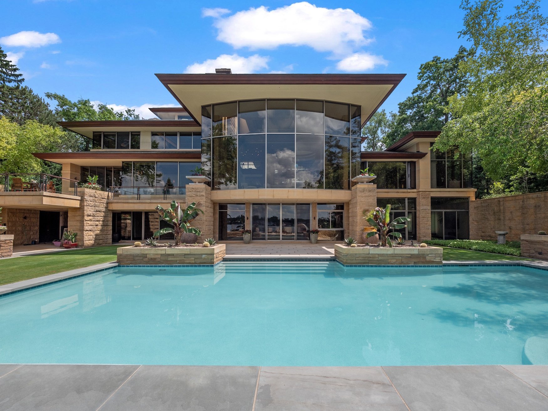 1753277188_59_999-Million-Cass-Lake-Contemporary-Retreat-Designed-by-Architect-Lou.jpg