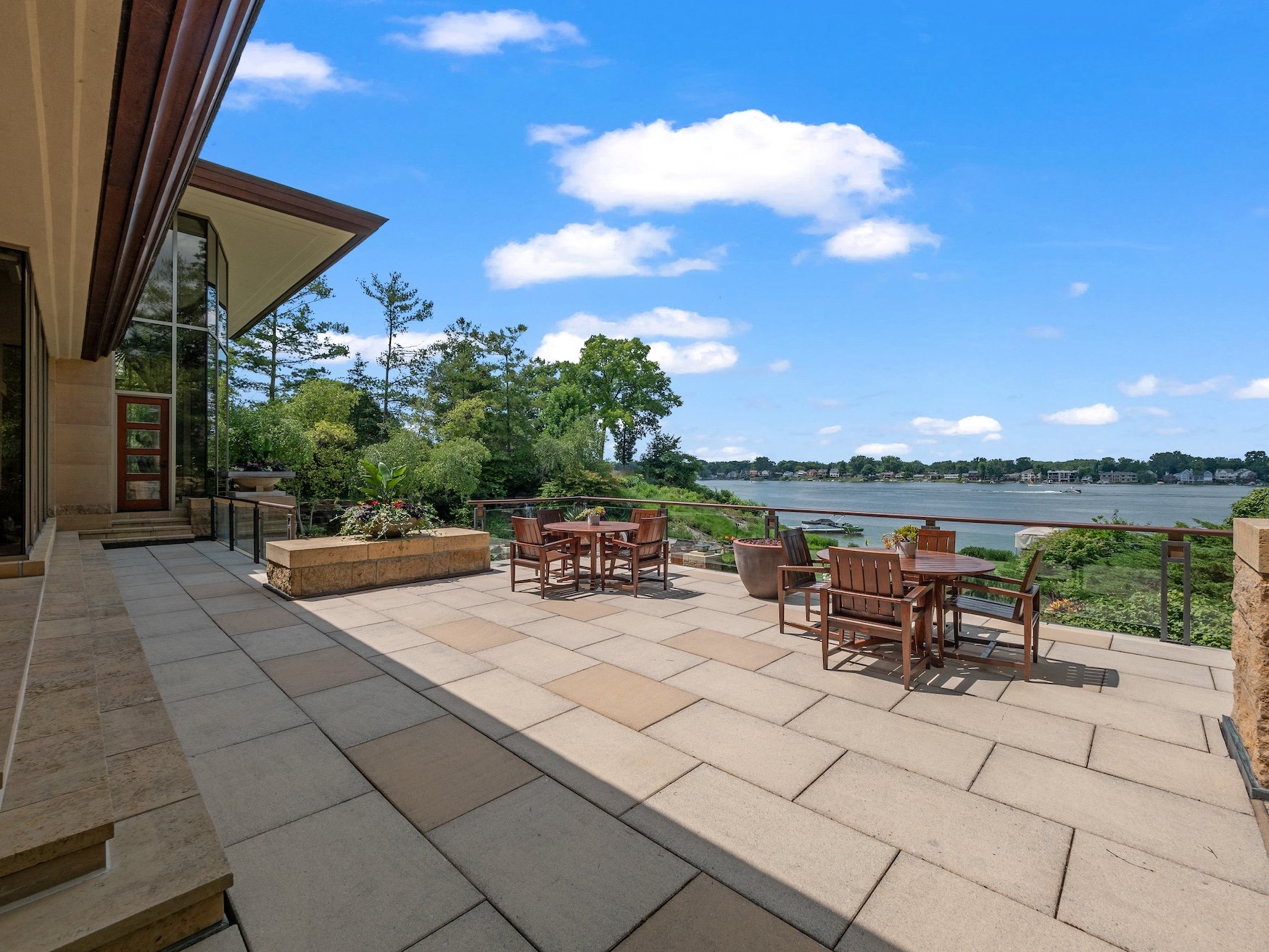 1753277192_603_999-Million-Cass-Lake-Contemporary-Retreat-Designed-by-Architect-Lou.jpg
