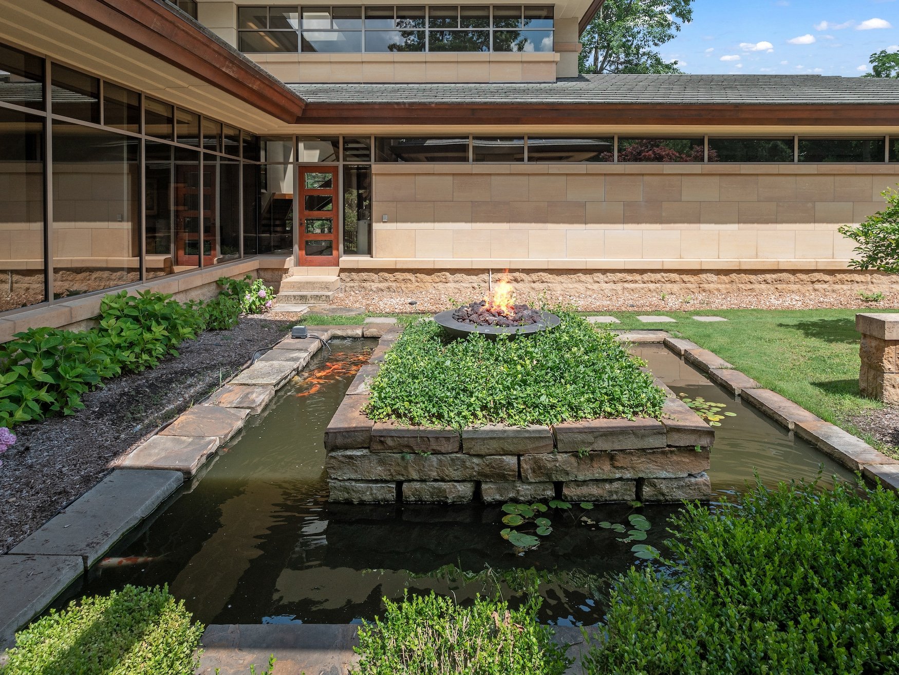 1753277195_193_999-Million-Cass-Lake-Contemporary-Retreat-Designed-by-Architect-Lou.jpg