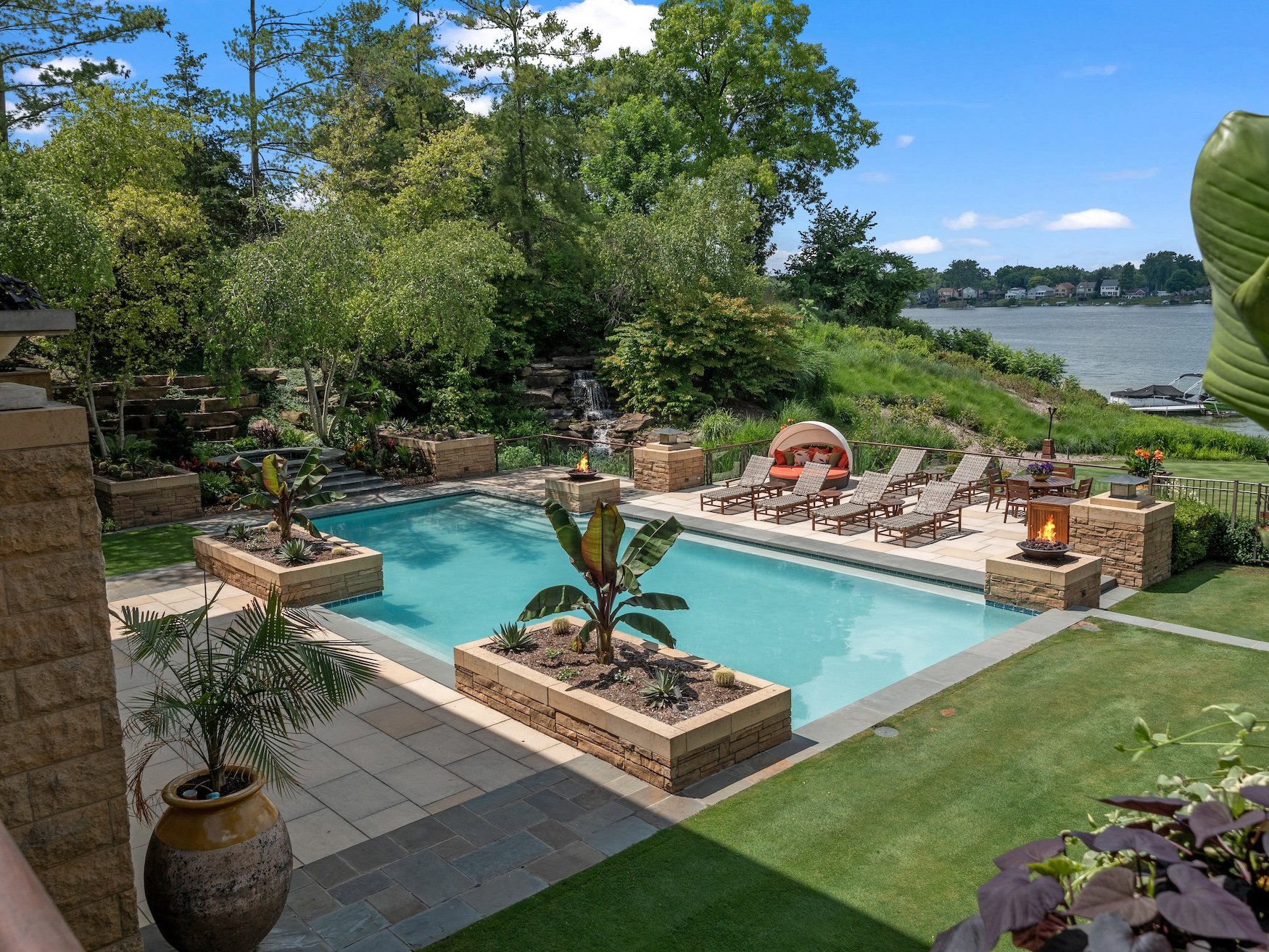 1753277198_224_999-Million-Cass-Lake-Contemporary-Retreat-Designed-by-Architect-Lou.jpg