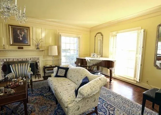 Living Room featured at 600 Crockett Cir, Paris, TX, 75460