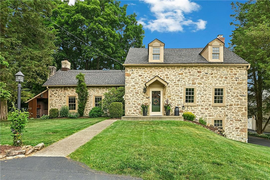 4925 Mill Rd, Emmaus, PA 18049