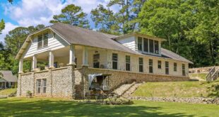 53 School St, Valley Head, AL 35989