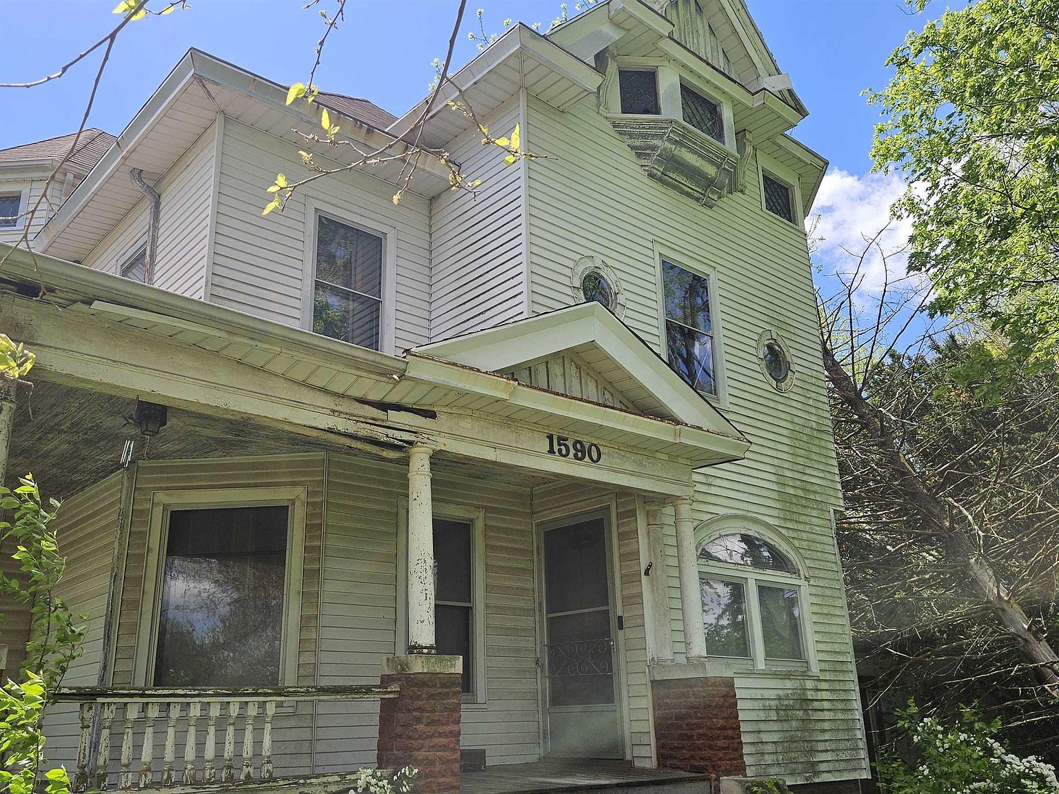 1590 W Main St, Galesburg, IL 61401