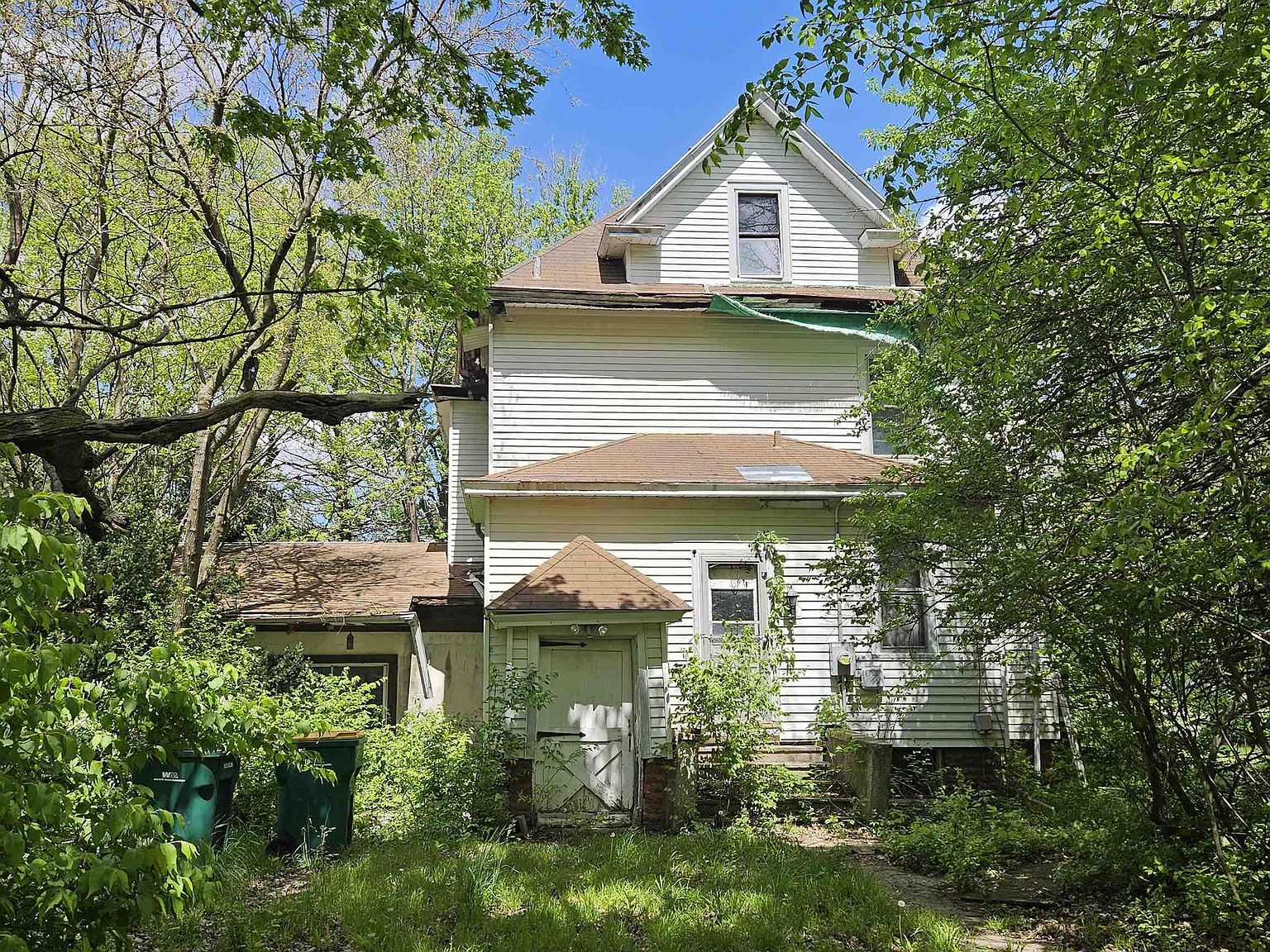 1590 W Main St, Galesburg, IL 61401