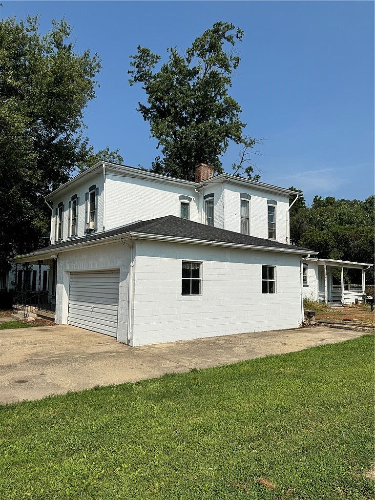 401 E Wood St, Paris, IL 61944