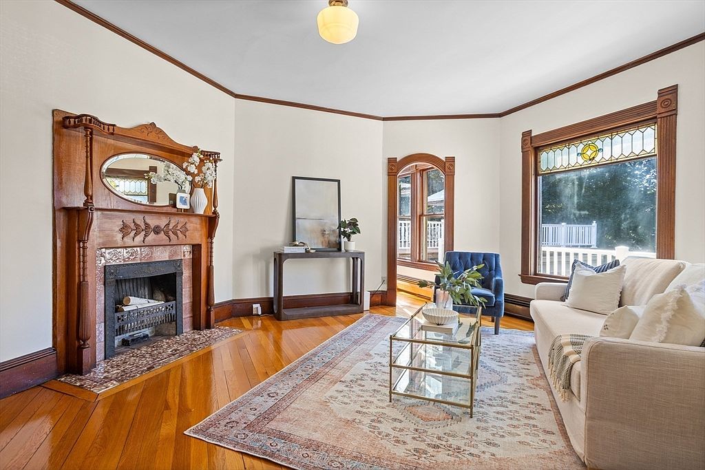 7 Oneil St, Hudson, MA 01749
