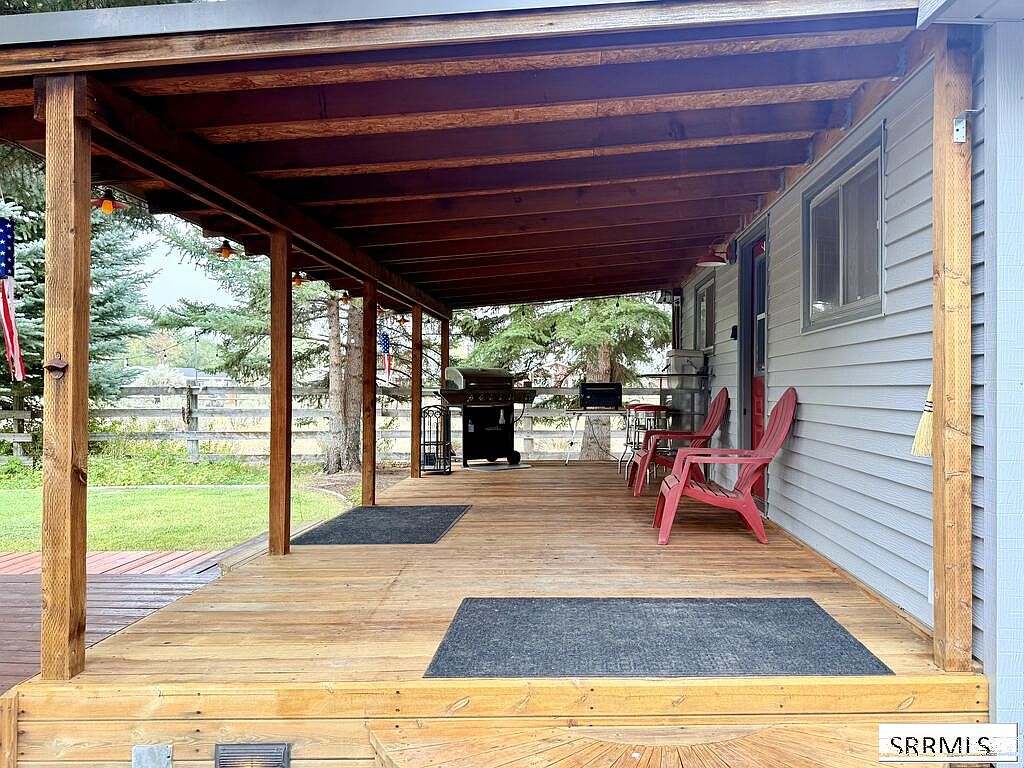 706 College St, Mackay, ID 83251