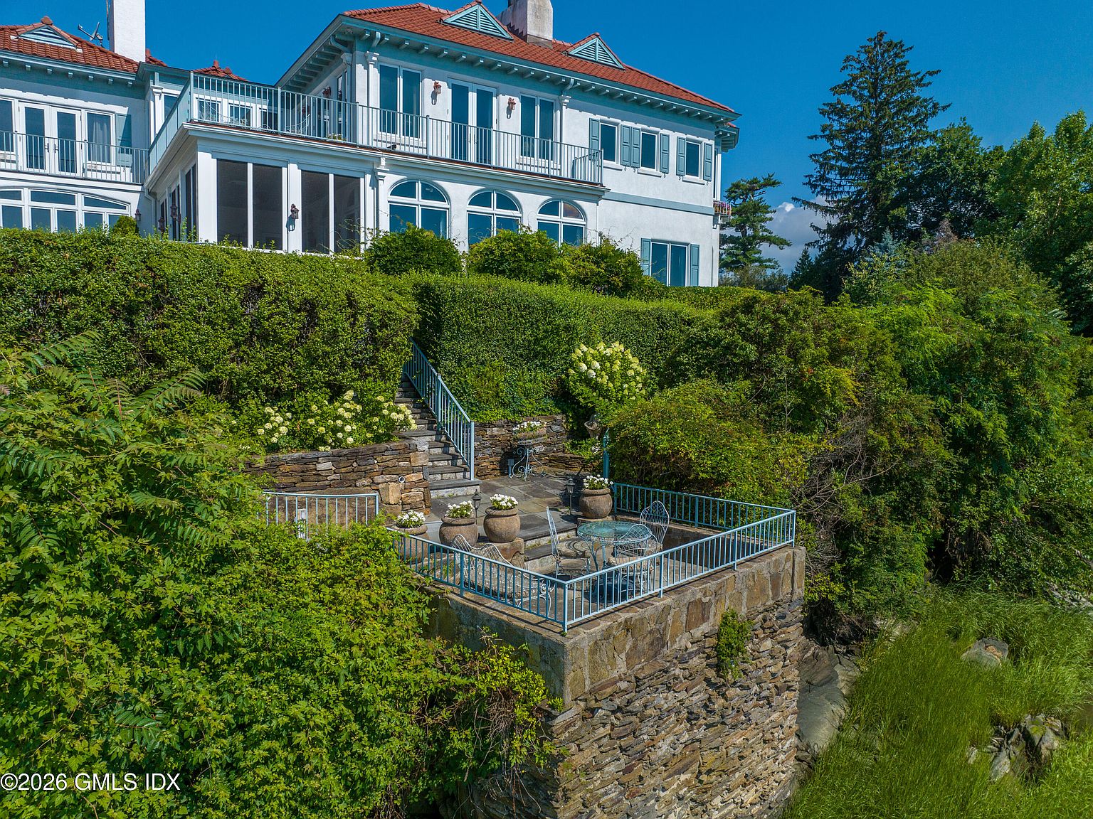108 Cedar Cliff Rd, Riverside, CT 06878