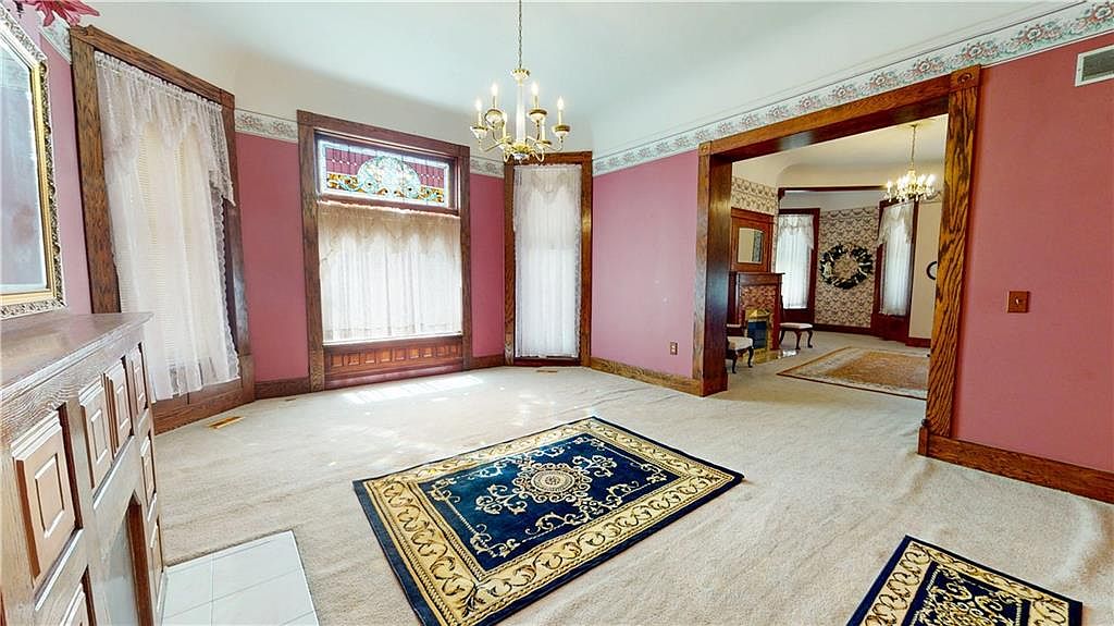 537 N 8th St, Saint Joseph, MO 64501