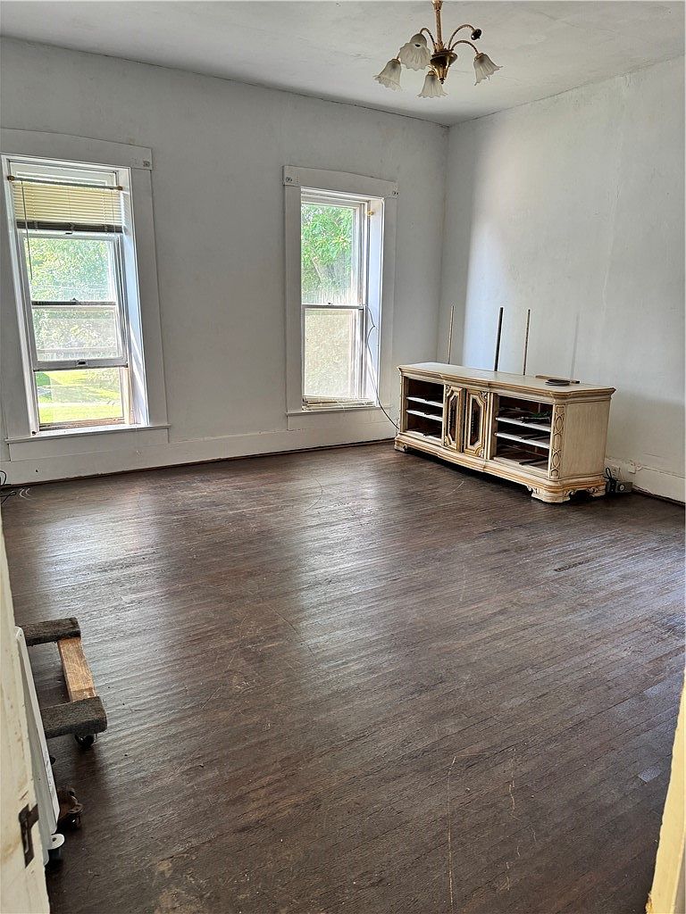 401 E Wood St, Paris, IL 61944