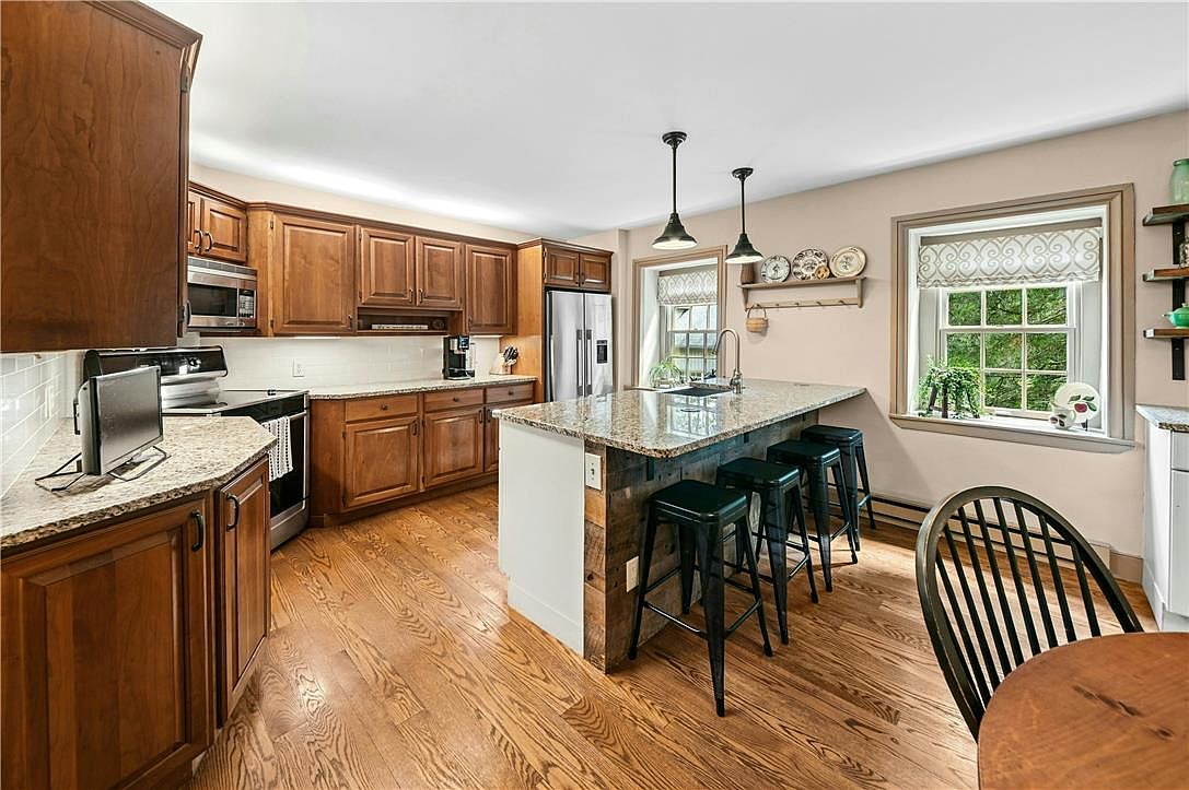 4925 Mill Rd, Emmaus, PA 18049