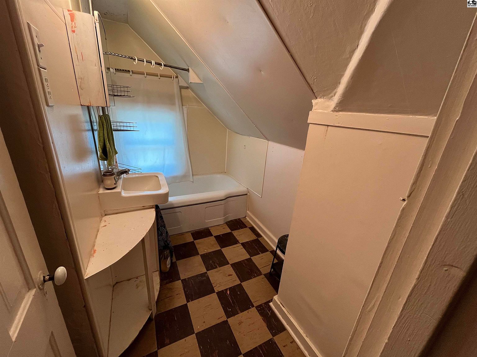 010-825-s-ash-st-mcpherson-ks-67460