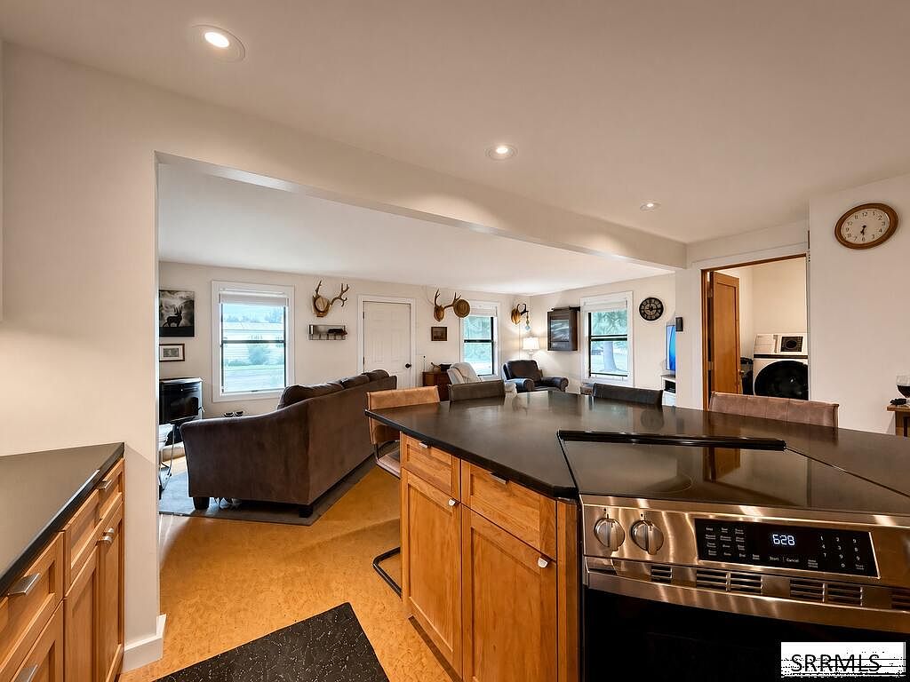 706 College St, Mackay, ID 83251