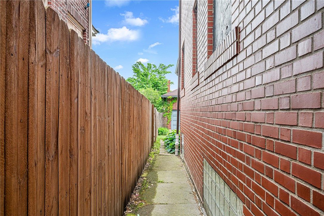 1363 Shady Ave, Pittsburgh, PA 15217