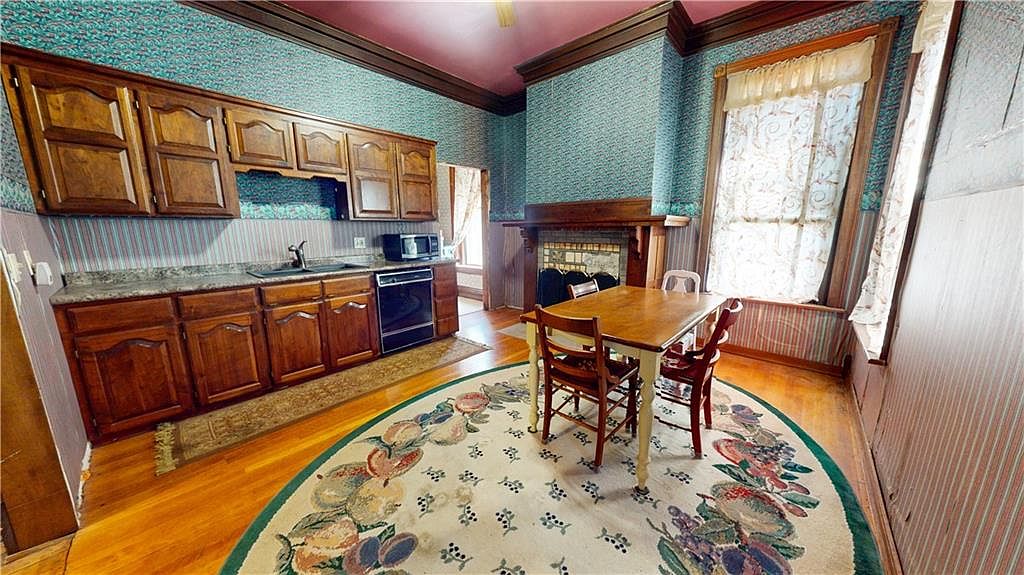 537 N 8th St, Saint Joseph, MO 64501
