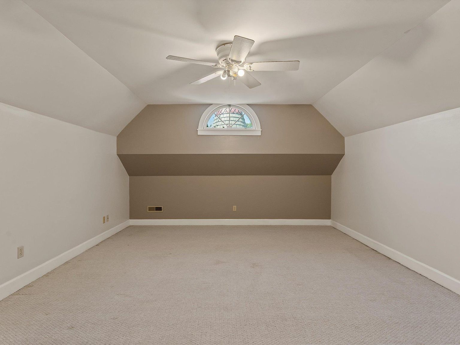 414 S 6th St, Goshen, IN 46526