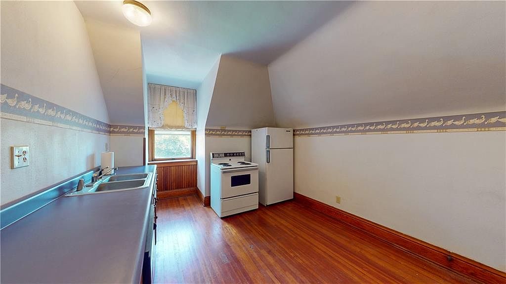 537 N 8th St, Saint Joseph, MO 64501