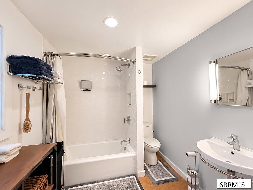 706 College St, Mackay, ID 83251