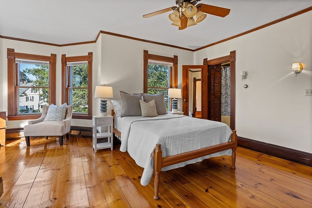 7 Oneil St, Hudson, MA 01749