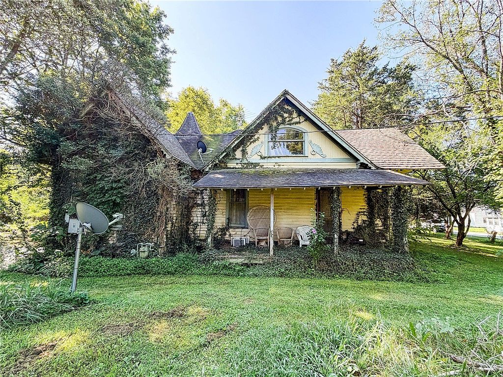 9981 N Firebaugh St, Stoy, IL 62464