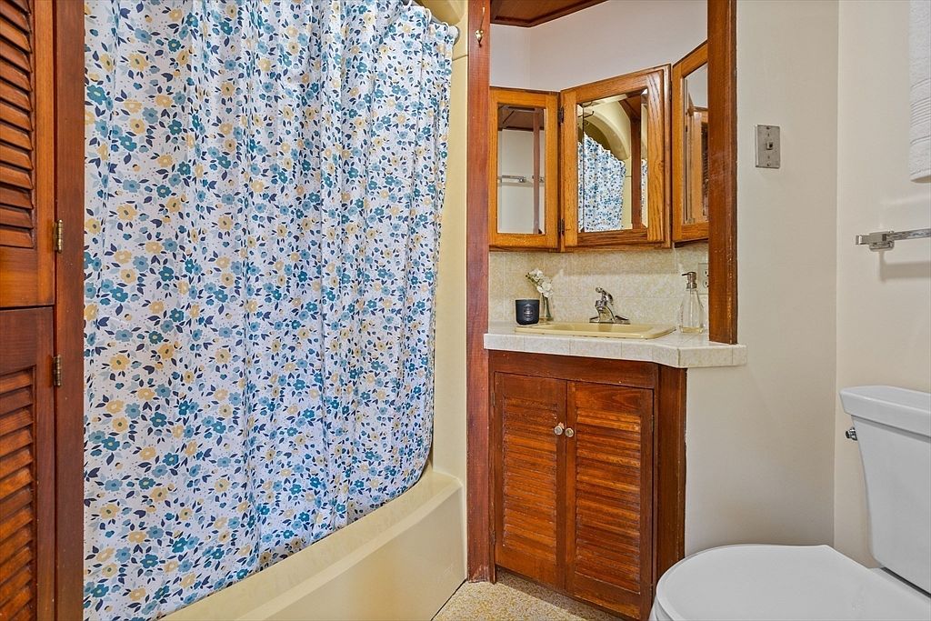 7 Oneil St, Hudson, MA 01749