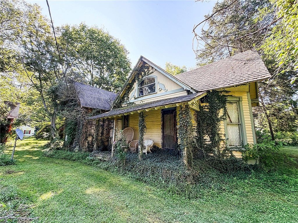 9981 N Firebaugh St, Stoy, IL 62464