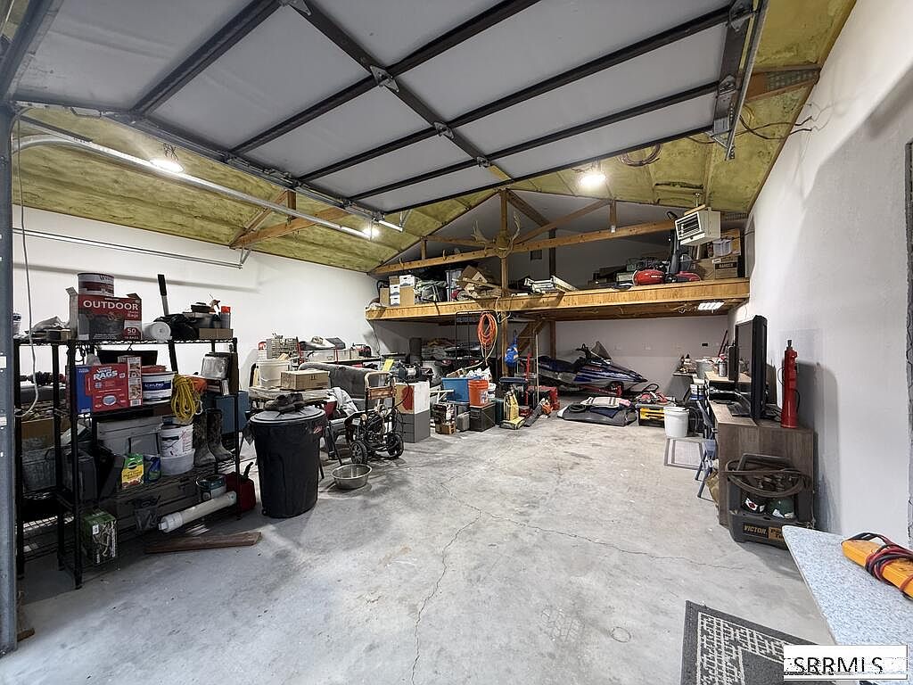 706 College St, Mackay, ID 83251