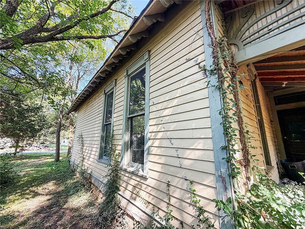 9981 N Firebaugh St, Stoy, IL 62464