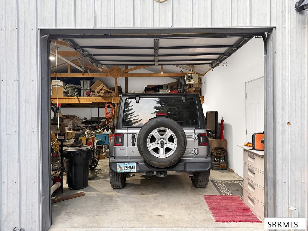 706 College St, Mackay, ID 83251