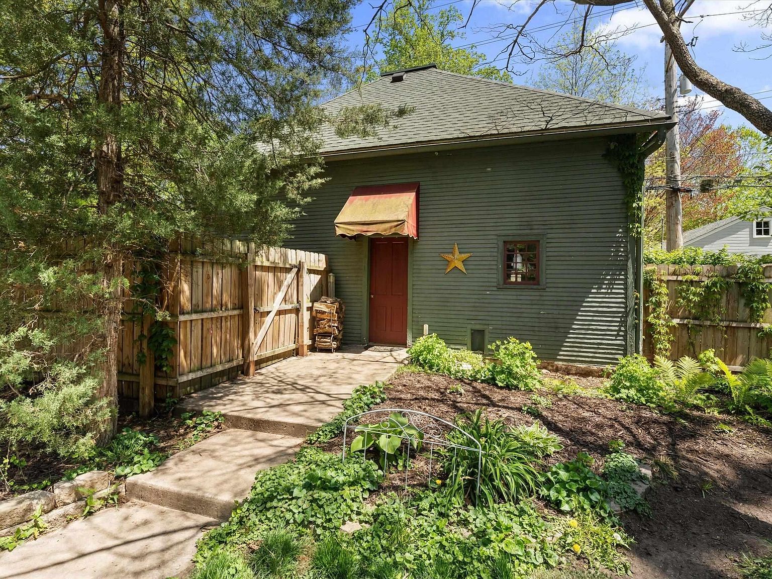 414 S 6th St, Goshen, IN 46526