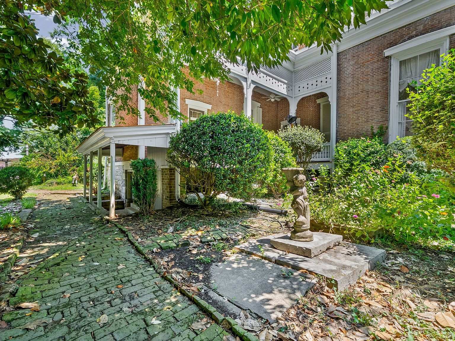 296 S Main St, Russellville, KY 42276
