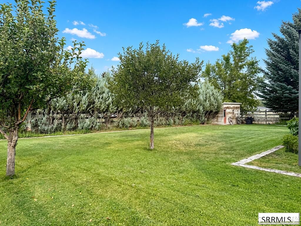 706 College St, Mackay, ID 83251