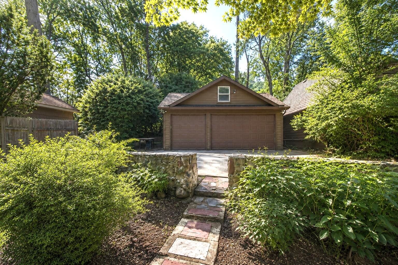 2058 Wildwood Ln, Jackson, MI 49203