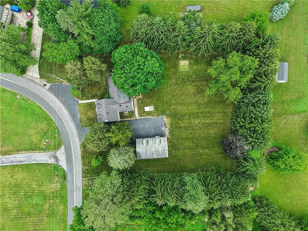 4925 Mill Rd, Emmaus, PA 18049