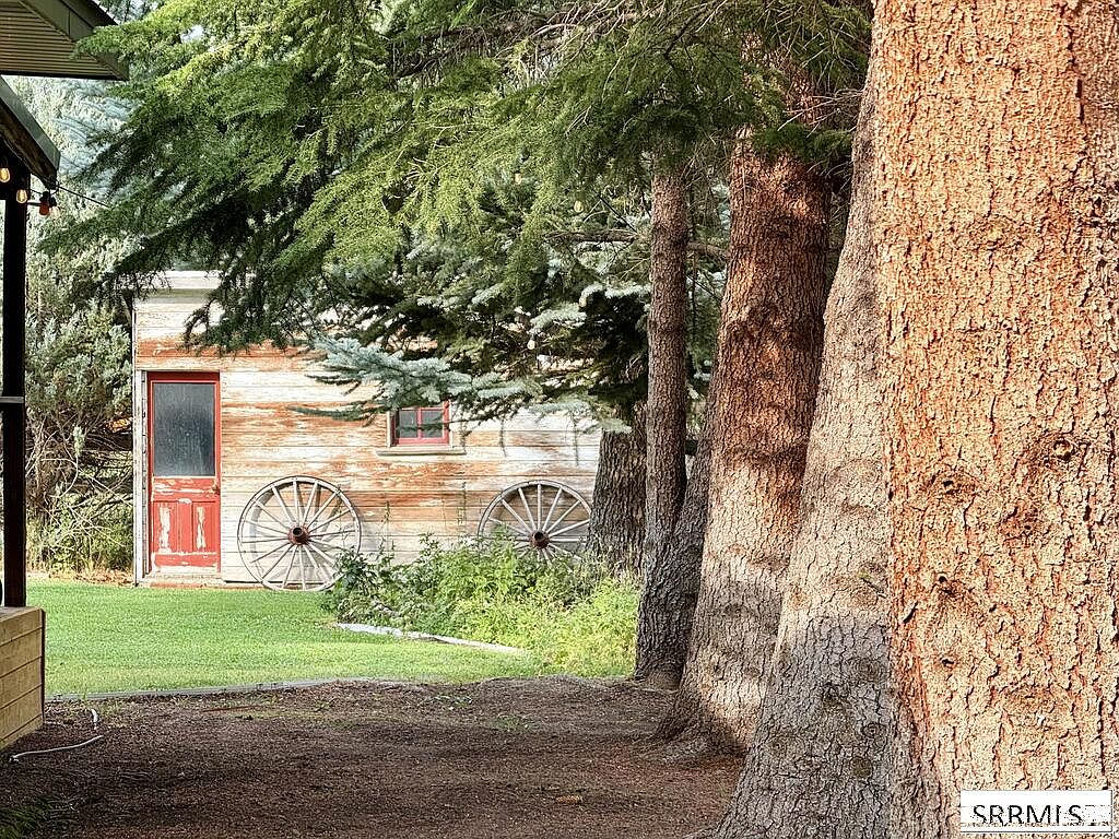 706 College St, Mackay, ID 83251