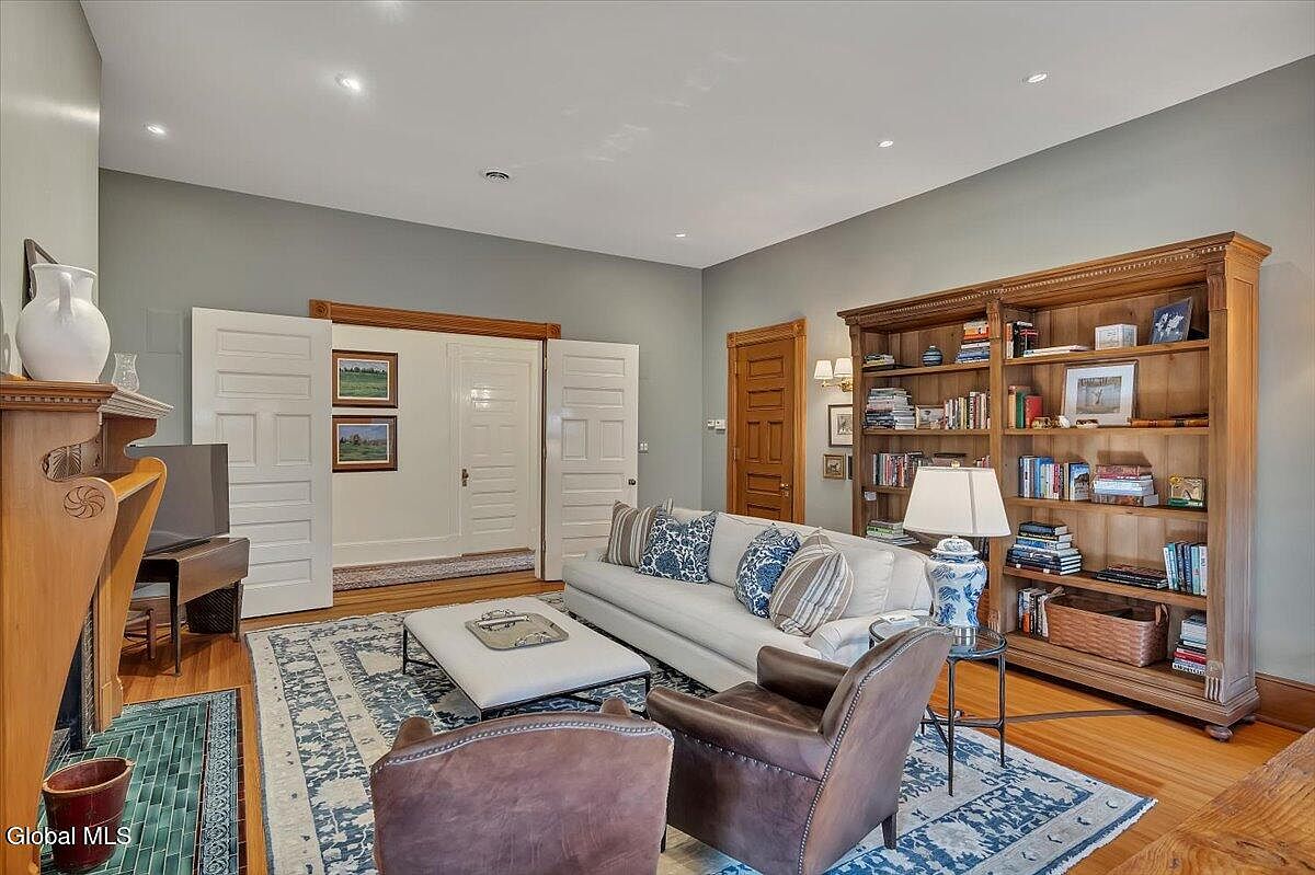 795 N Broadway, Saratoga Springs, NY 12866