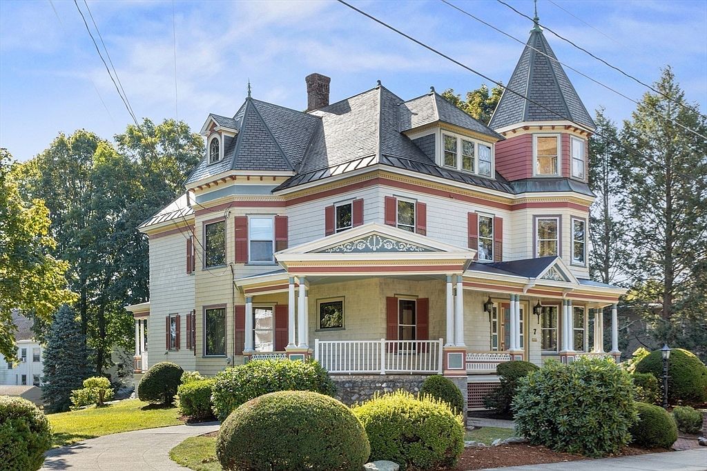 7 Oneil St, Hudson, MA 01749