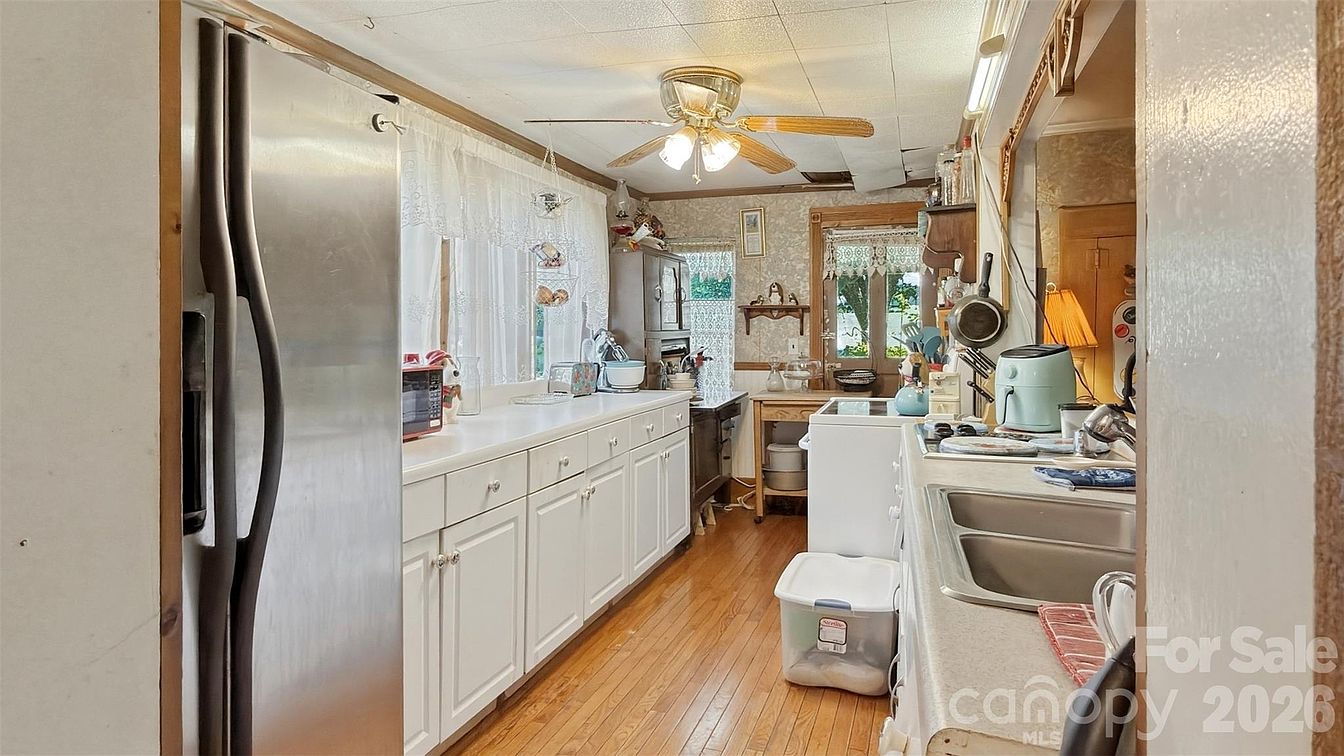 17th image of 387 Beulah Rd