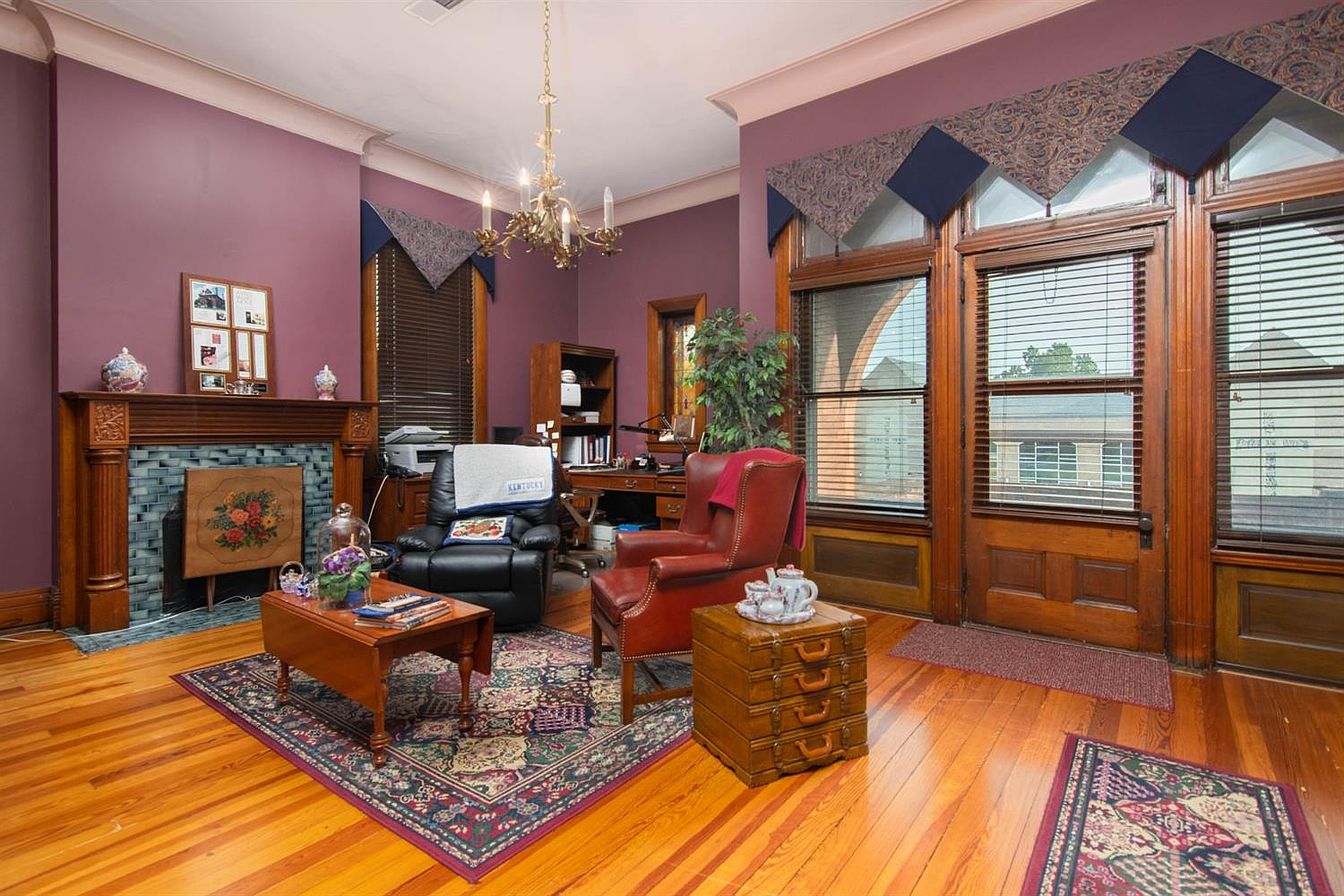 40th image of 419 W Main St