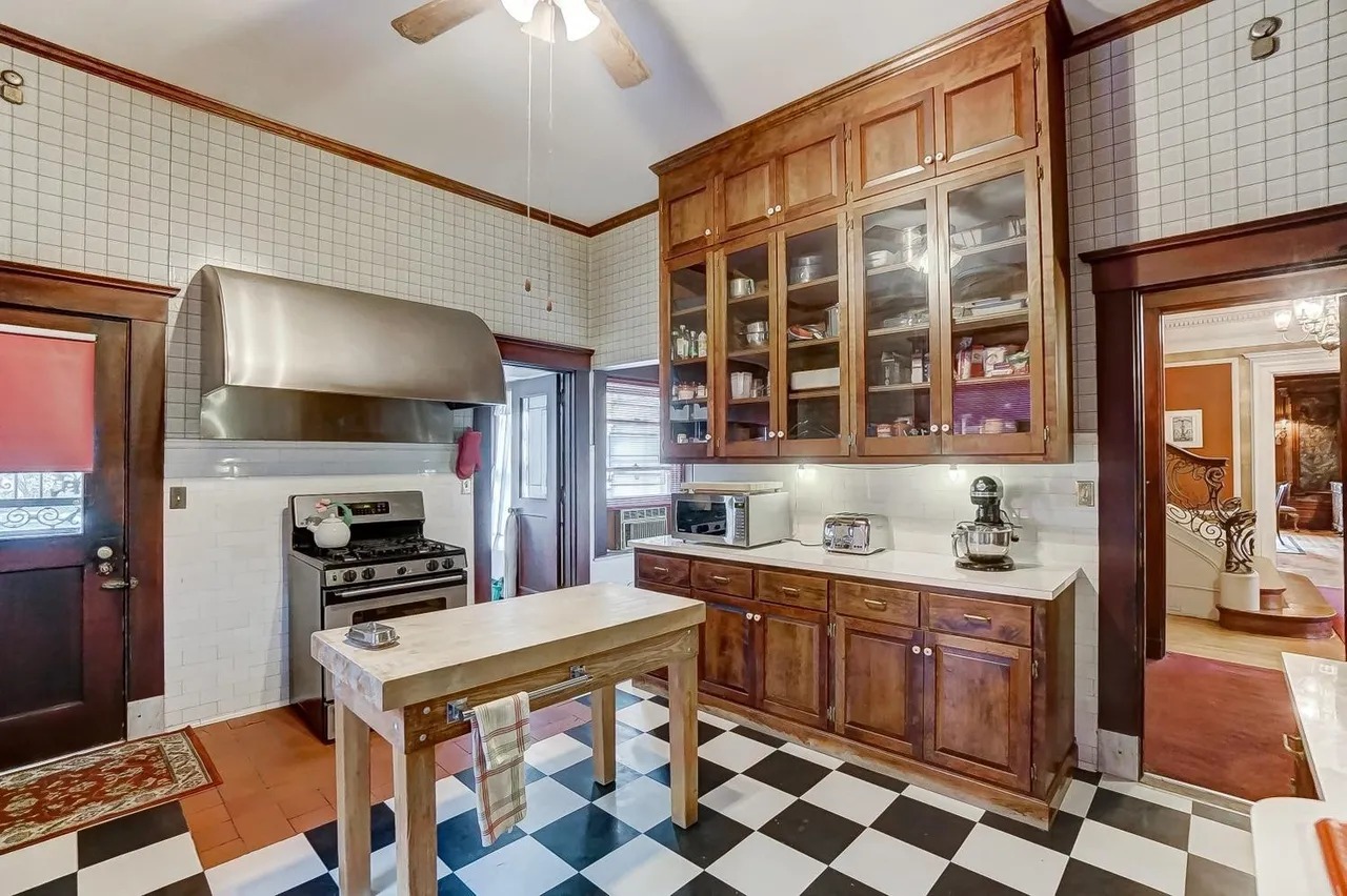 More featured at 3886 Reading Rd, Cincinnati, OH, 45229 (11)