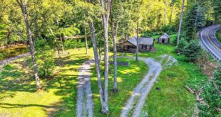 1949 Wolf Creek Hwy, Narrows, VA 24124