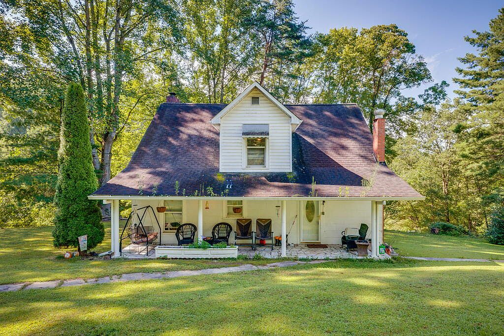 3808 Combs Ridge Rd, Honaker, VA 24260