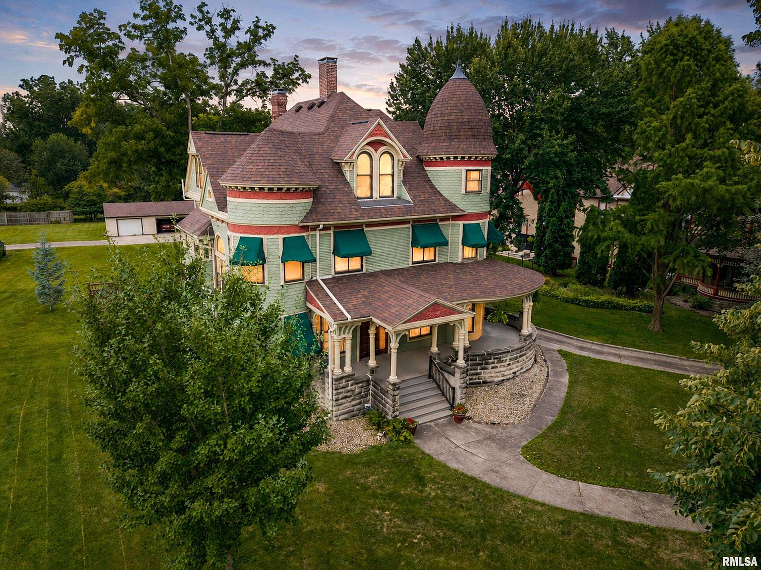 559 N Chambers St, Galesburg, IL 61401
